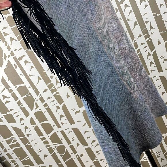 Boho Fringe Trim Poncho - Picture 5 of 10